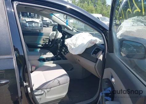 2016 Kia Sedona Lx из США, поврежденный, VIN KNDMB5C10G6091565